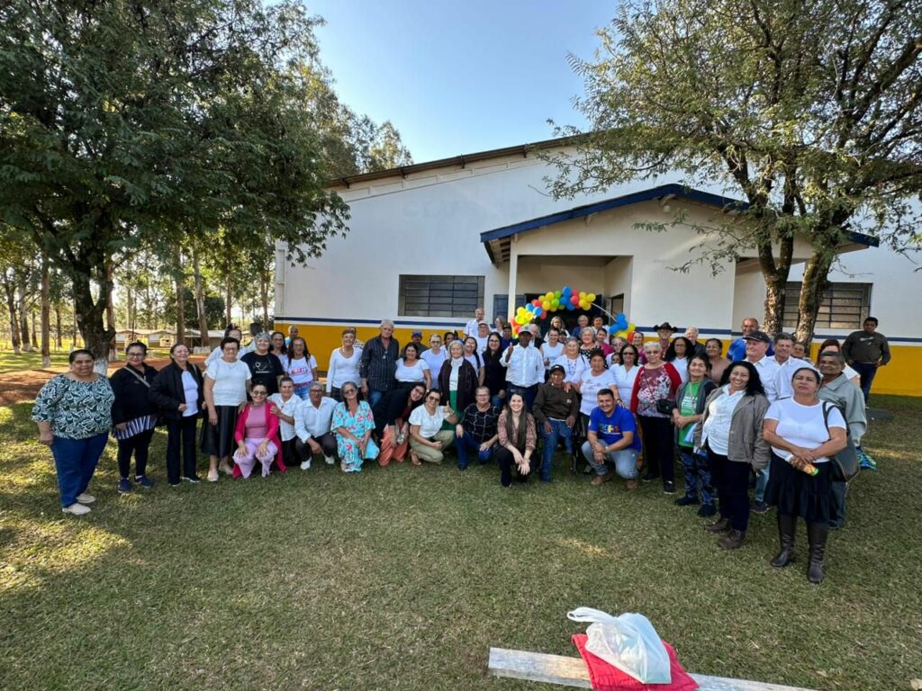 Grupos da terceira idade de Paranhos e Sete Quedas se reúnem em evento de confraternização Grupos da terceira idade de Paranhos e Sete Quedas se reúnem em evento de confraternização