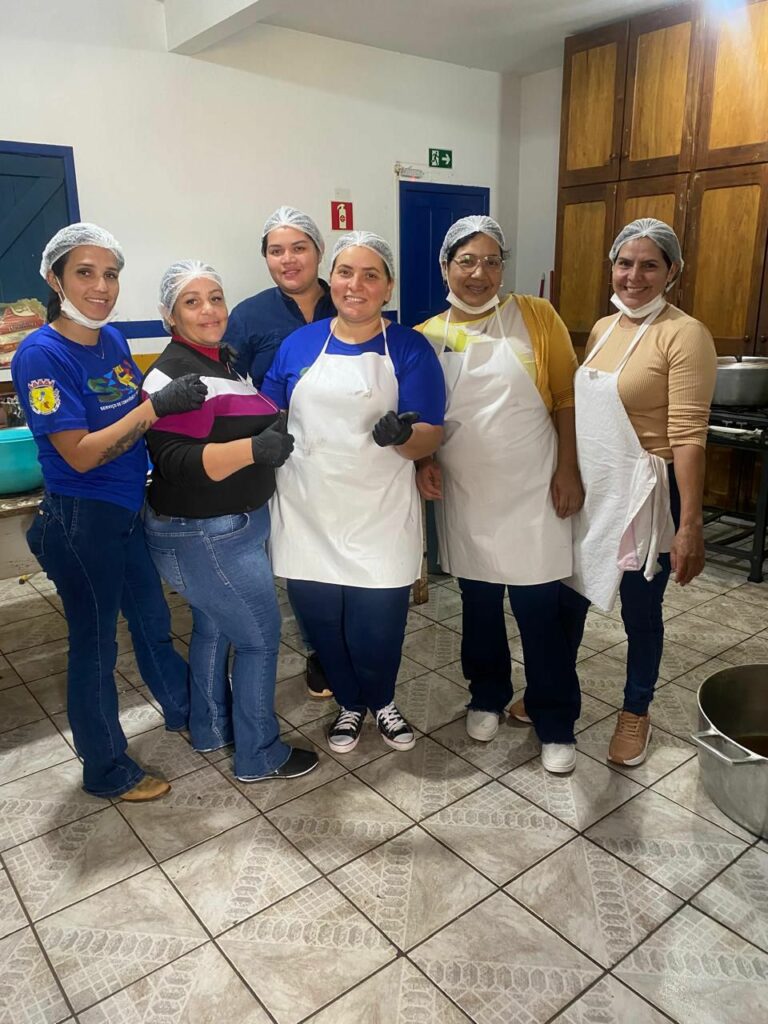 Grupos da terceira idade de Paranhos e Sete Quedas se reúnem em evento de confraternização Grupos da terceira idade de Paranhos e Sete Quedas se reúnem em evento de confraternização