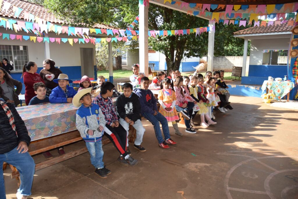 Secretaria de Assistência Social de Iguatemi realizou festa julina para os alunos do programa "Novo Olhar"