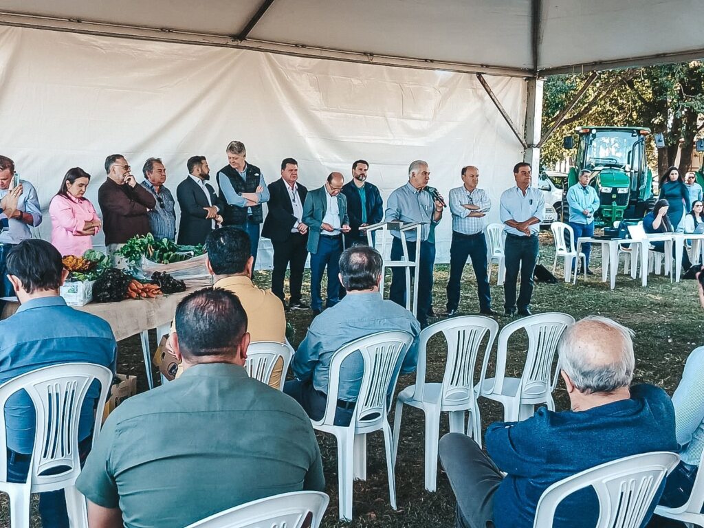 Iguatemi é contemplado com um trator pelo programa PROMAQ Iguatemi é contemplado com um trator pelo programa PROMAQ