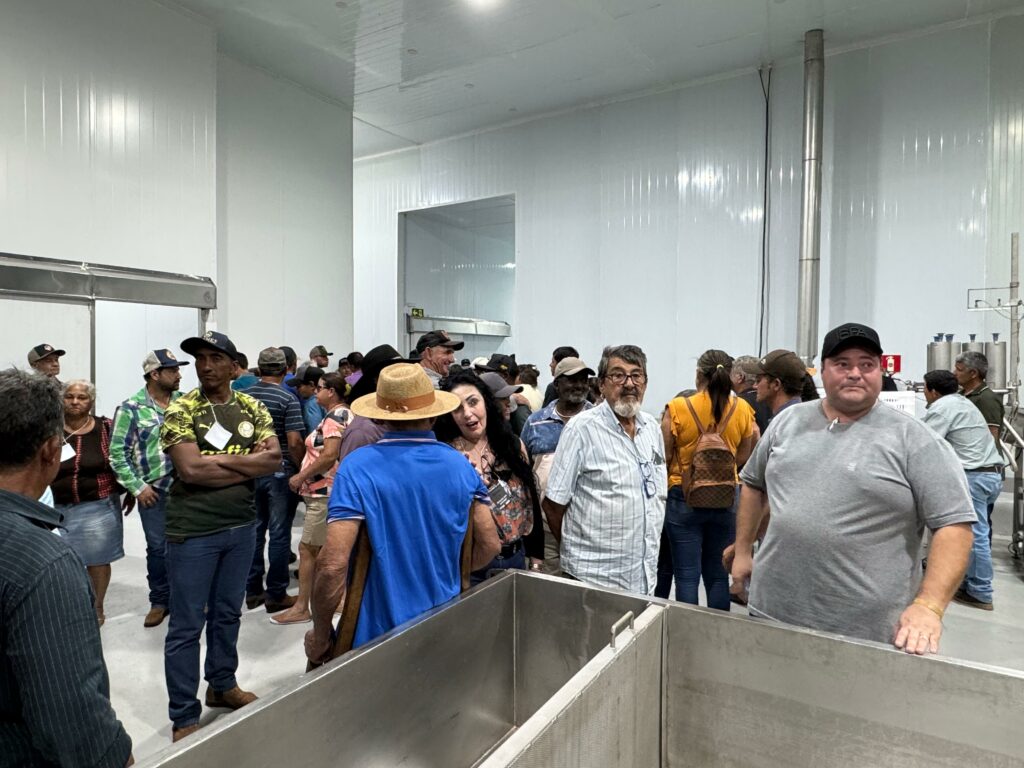 Iguatemi é contemplado com um trator pelo programa PROMAQ Iguatemi é contemplado com um trator pelo programa PROMAQ