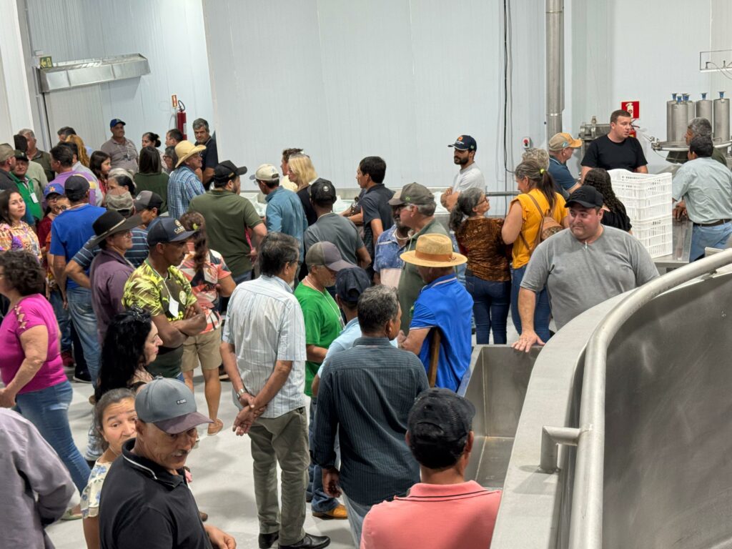 Iguatemi é contemplado com um trator pelo programa PROMAQ Iguatemi é contemplado com um trator pelo programa PROMAQ