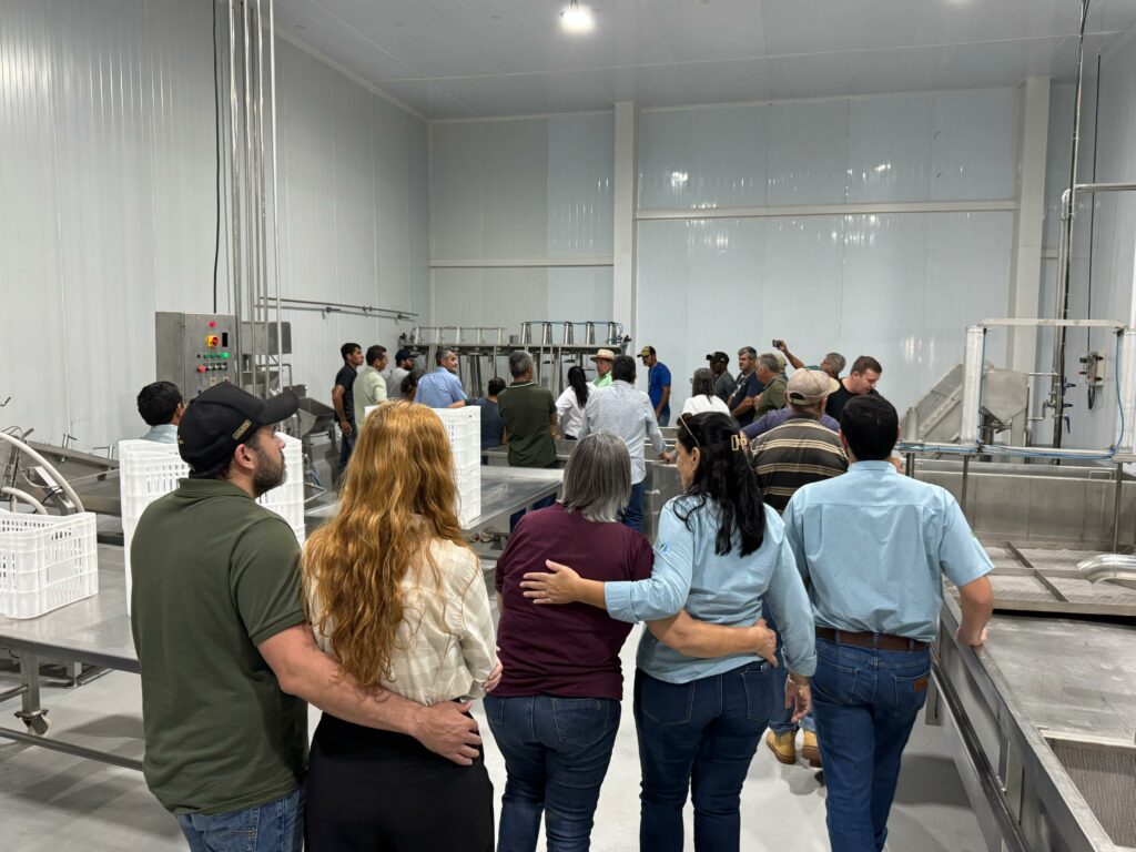 Iguatemi é contemplado com um trator pelo programa PROMAQ Iguatemi é contemplado com um trator pelo programa PROMAQ