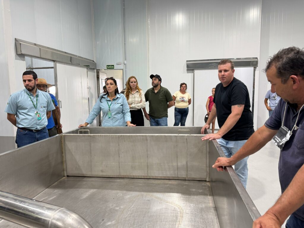 Iguatemi é contemplado com um trator pelo programa PROMAQ Iguatemi é contemplado com um trator pelo programa PROMAQ
