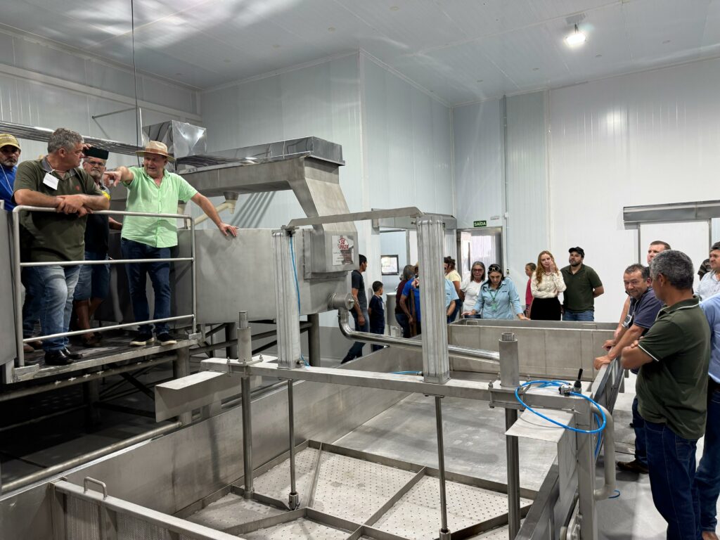 Iguatemi é contemplado com um trator pelo programa PROMAQ Iguatemi é contemplado com um trator pelo programa PROMAQ