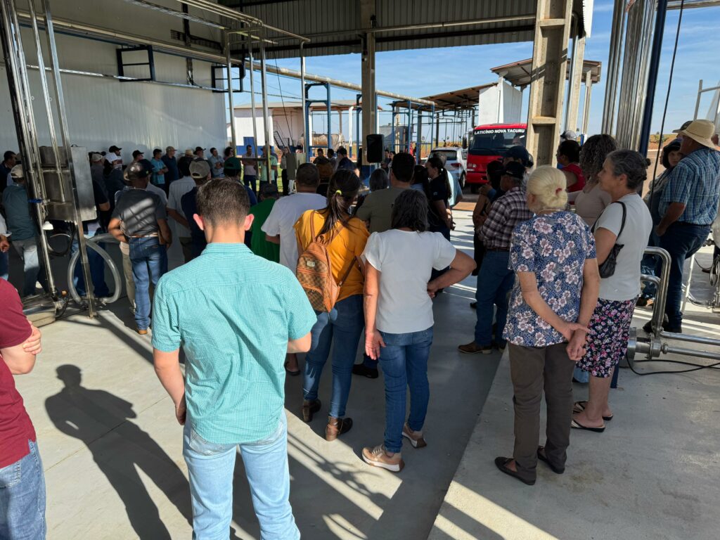Iguatemi é contemplado com um trator pelo programa PROMAQ Iguatemi é contemplado com um trator pelo programa PROMAQ