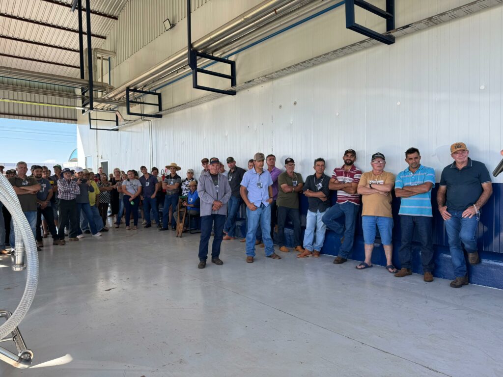 Iguatemi é contemplado com um trator pelo programa PROMAQ Iguatemi é contemplado com um trator pelo programa PROMAQ