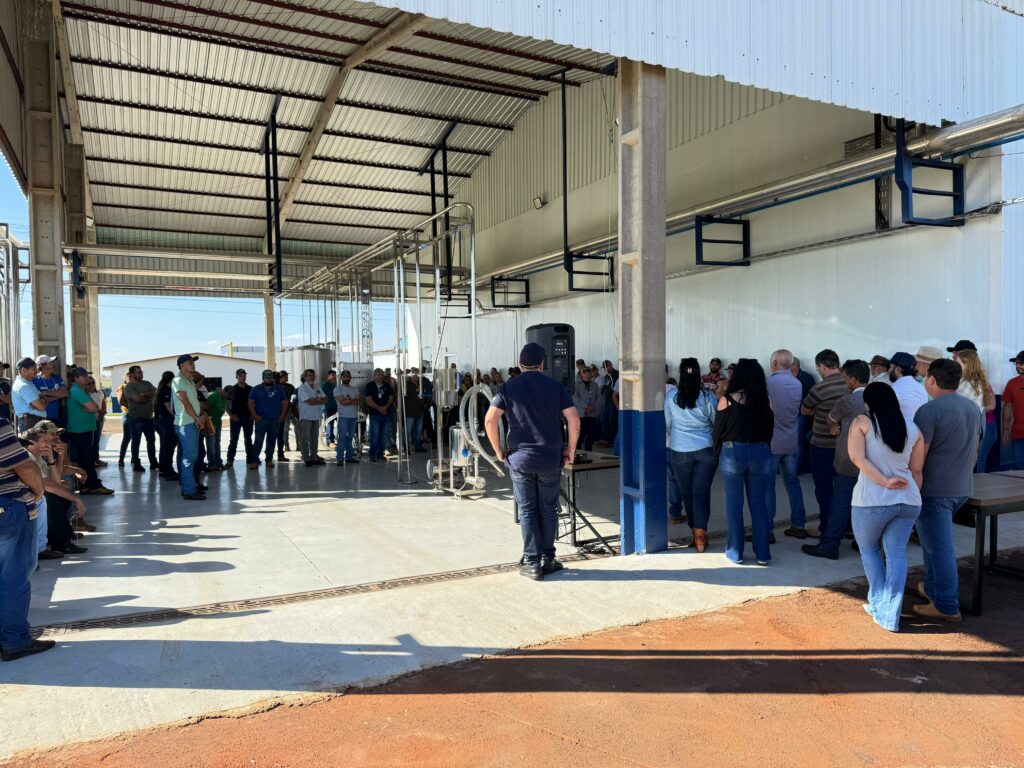 Iguatemi é contemplado com um trator pelo programa PROMAQ Iguatemi é contemplado com um trator pelo programa PROMAQ