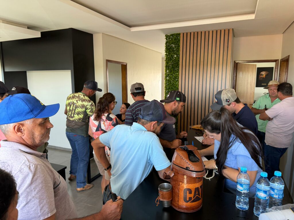 Iguatemi é contemplado com um trator pelo programa PROMAQ Iguatemi é contemplado com um trator pelo programa PROMAQ