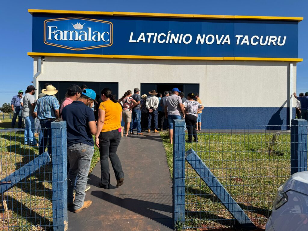 Iguatemi é contemplado com um trator pelo programa PROMAQ Iguatemi é contemplado com um trator pelo programa PROMAQ
