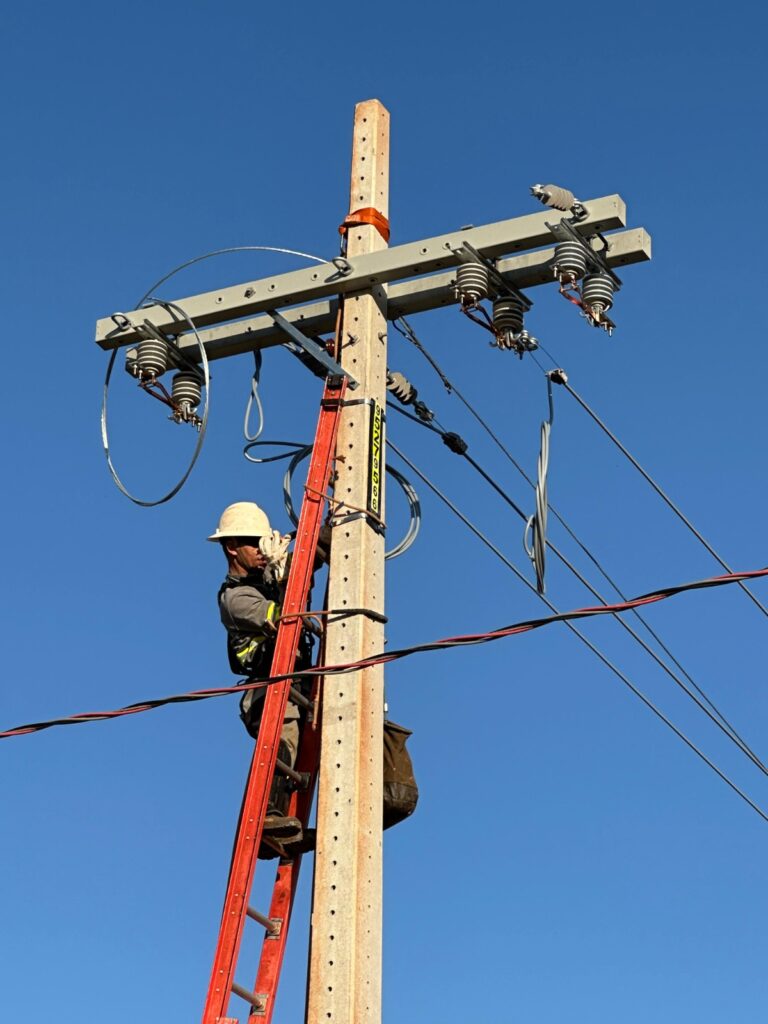 Iguatemi: Novo loteamento Jardim dos Eucaliptos III está recebendo obra de extensão de rede elétrica para todas as unidades Iguatemi: Novo loteamento Jardim dos Eucaliptos III está recebendo obra de extensão de rede elétrica para todas as unidades
