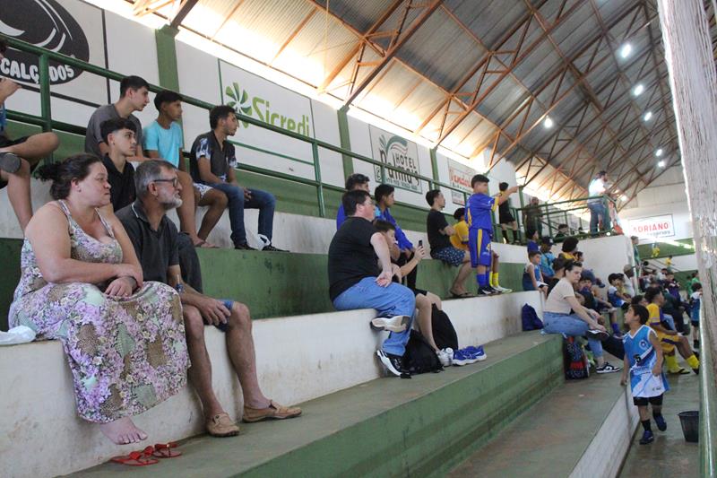 Copa Regional de Futsal de Base em Sete Quedas reúne as famílias e é sucesso total