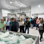 Produtores de leite participam de reunião com Agraer e Famalac para conhecer nova unidade em Tacuru