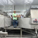 Produtores de leite participam de reunião com Agraer e Famalac para conhecer nova unidade em Tacuru