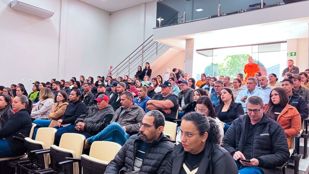 Palestra sobre Autismo reúne servidores administrativos da Educação em Paranhos Palestra sobre Autismo reúne servidores administrativos da Educação em Paranhos