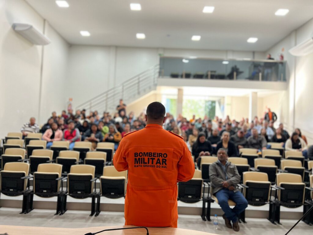 Palestra sobre Autismo reúne servidores administrativos da Educação em Paranhos Palestra sobre Autismo reúne servidores administrativos da Educação em Paranhos