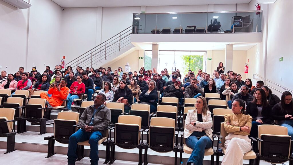 Palestra sobre Autismo reúne servidores administrativos da Educação em Paranhos Palestra sobre Autismo reúne servidores administrativos da Educação em Paranhos