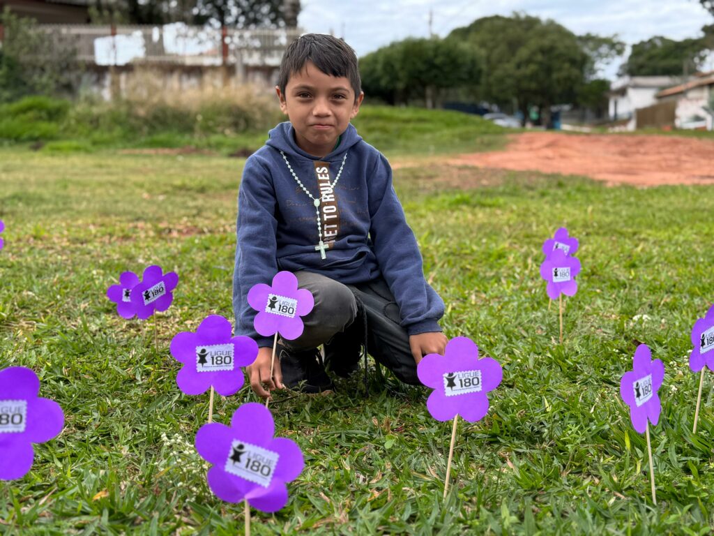 Caminhada do Agosto Lilás mobiliza comunidade em Tacuru pelo fim da violência contra a mulher