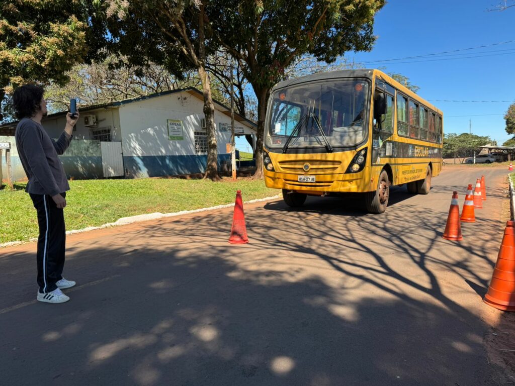 Prefeitura de Tacuru realiza vistoria semestral em ônibus escolares Prefeitura de Tacuru realiza vistoria semestral em ônibus escolares
