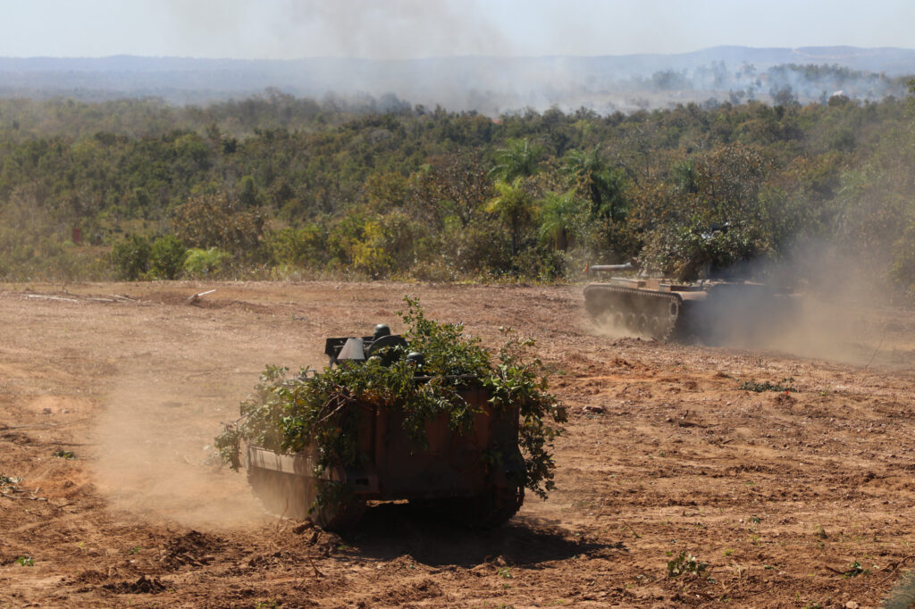 Prontidão e poder de combate: centenas de militares participam de certificação da Força de Emprego Estratégico em Betione (MS) Prontidão e poder de combate: centenas de militares participam de certificação da Força de Emprego Estratégico em Betione (MS)