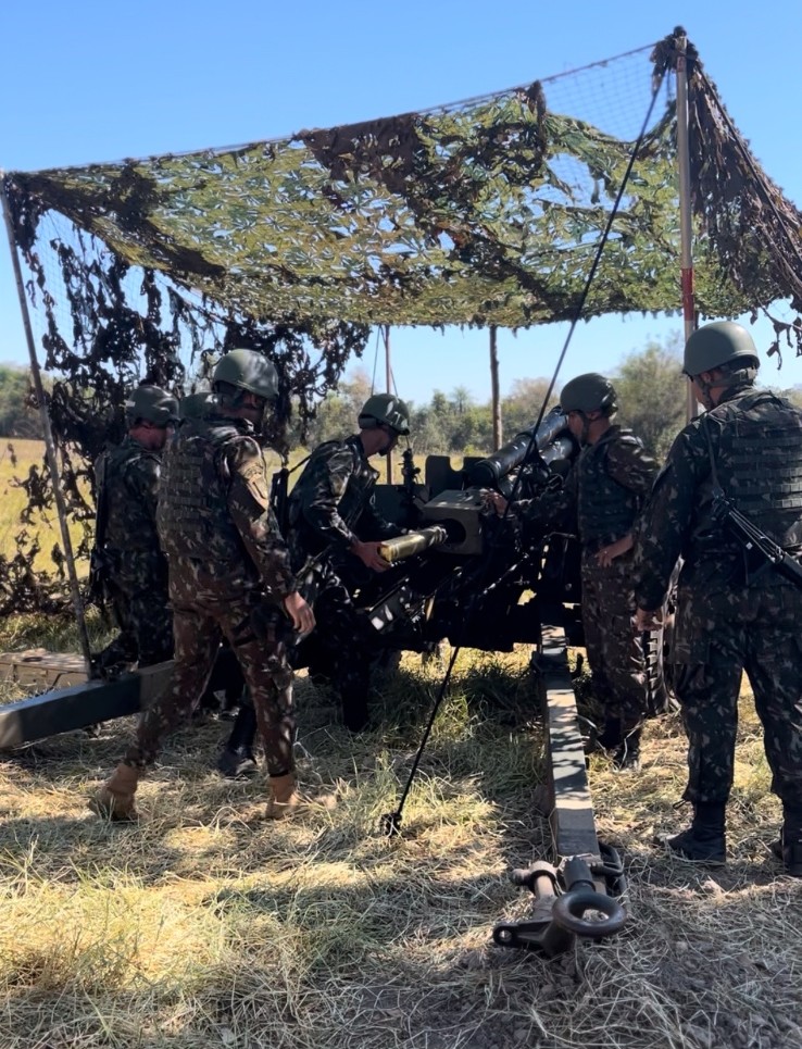 Prontidão e poder de combate: centenas de militares participam de certificação da Força de Emprego Estratégico em Betione (MS) Prontidão e poder de combate: centenas de militares participam de certificação da Força de Emprego Estratégico em Betione (MS)