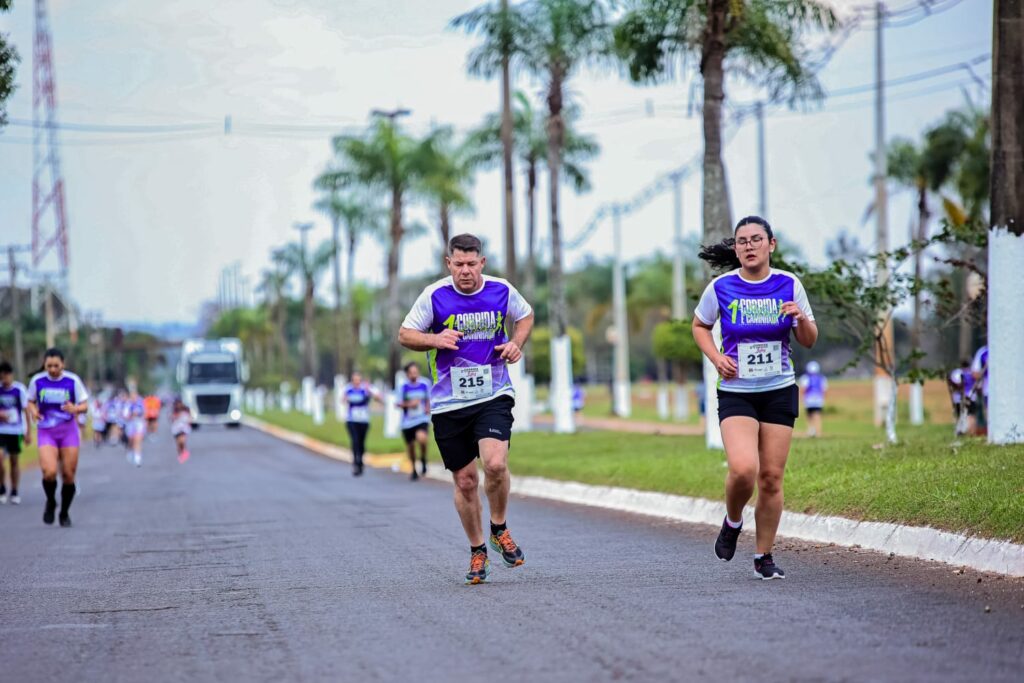 1ª Corrida e Caminhada Lilás reúne 160 atletas e fortalece solidariedade em Coronel Sapucaia