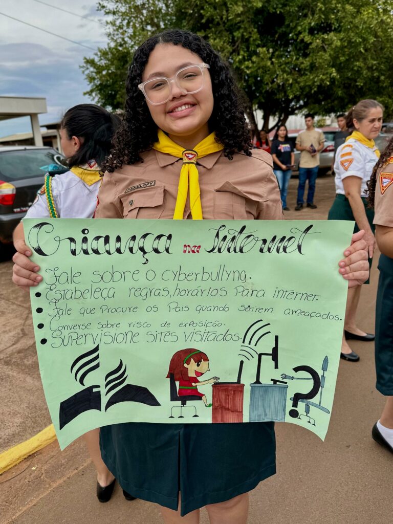 Clube de Desbravadores promoveu passeata contra a violência em Amambai Clube de Desbravadores promoveu passeata contra a violência em Amambai