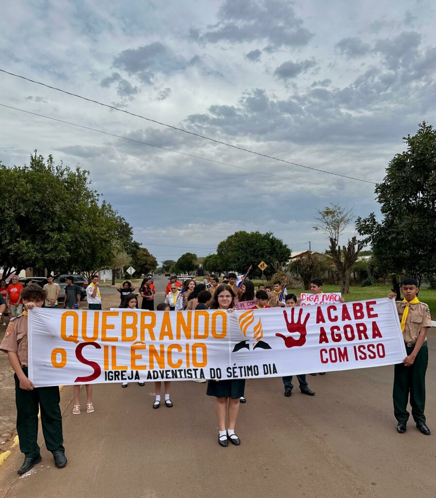 Clube de Desbravadores promoveu passeata contra a violência em Amambai Clube de Desbravadores promoveu passeata contra a violência em Amambai