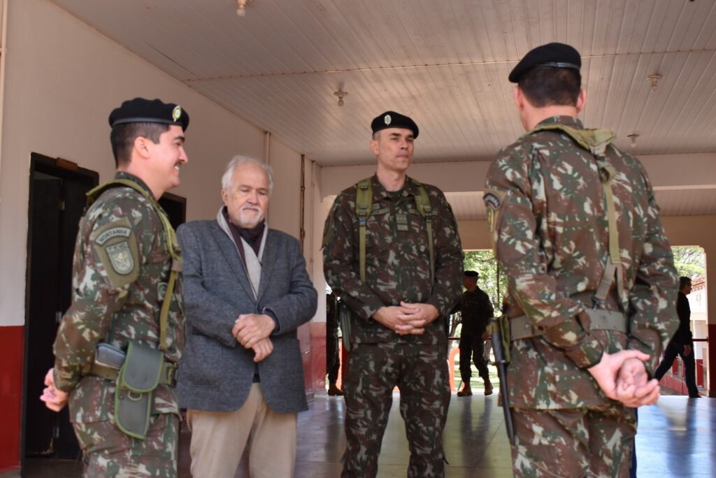 Prefeito Lídio Ledesma participa de cerimônia de passagem de comando do 3º Esquadrão de Cavalaria Mecanizado de Iguatemi