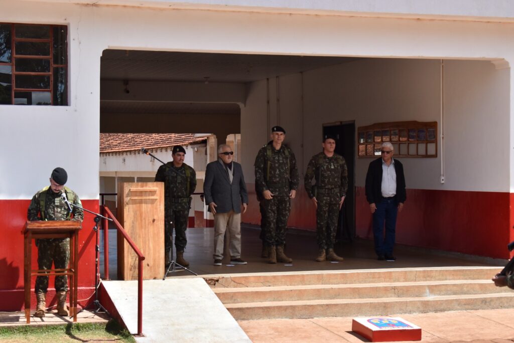 Prefeito Lídio Ledesma participa de cerimônia de passagem de comando do 3º Esquadrão de Cavalaria Mecanizado de Iguatemi