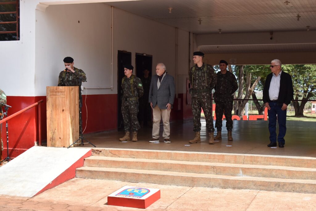 Prefeito Lídio Ledesma participa de cerimônia de passagem de comando do 3º Esquadrão de Cavalaria Mecanizado de Iguatemi