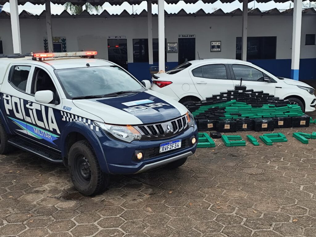 Polícia Militar prende homem por tráfico de drogas e recupera veículo roubado em Amambai Polícia Militar prende homem por tráfico de drogas e recupera veículo roubado em Amambai