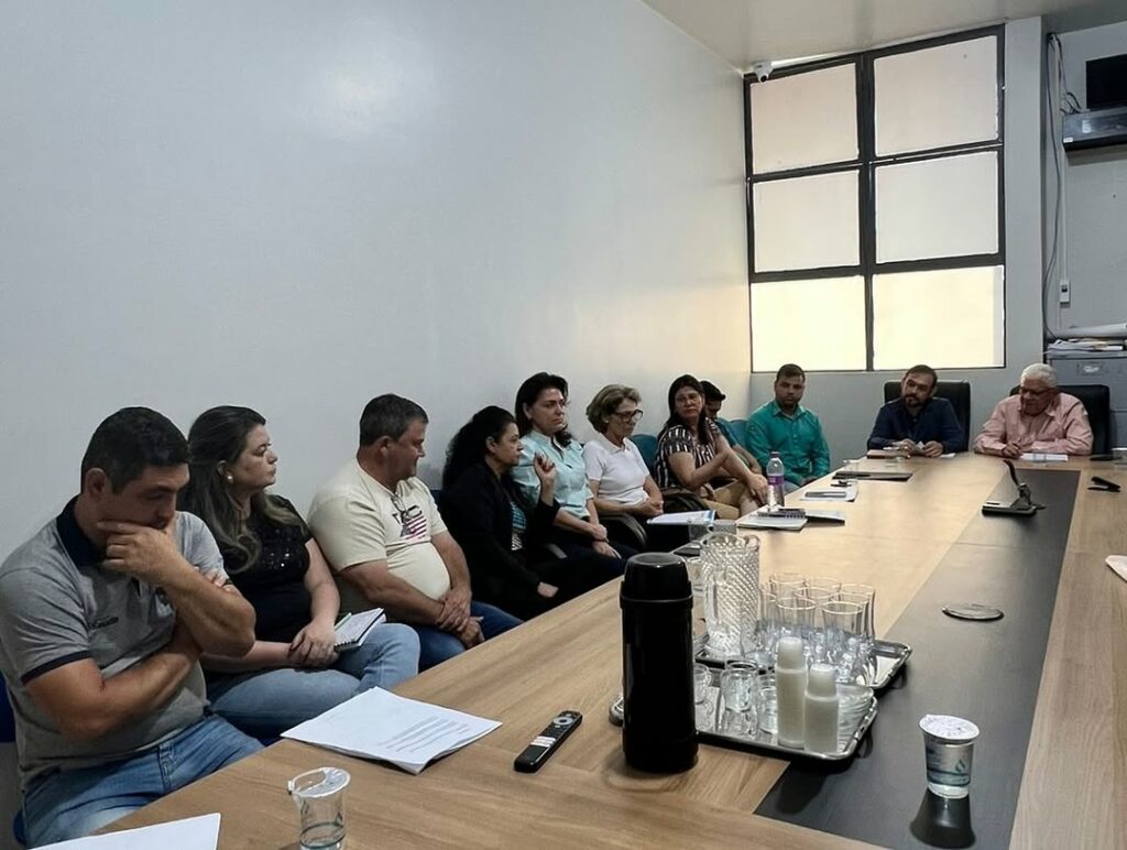 Reunião discute irregularidades na rede de esgoto de Iguatemi