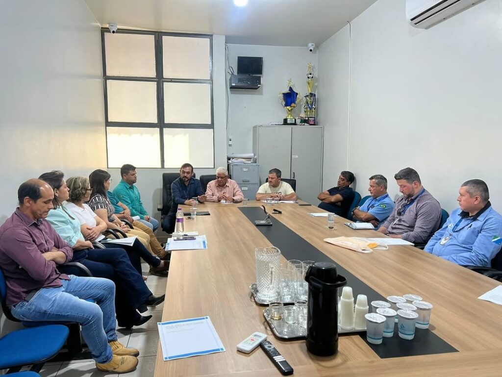Reunião discute irregularidades na rede de esgoto de Iguatemi
