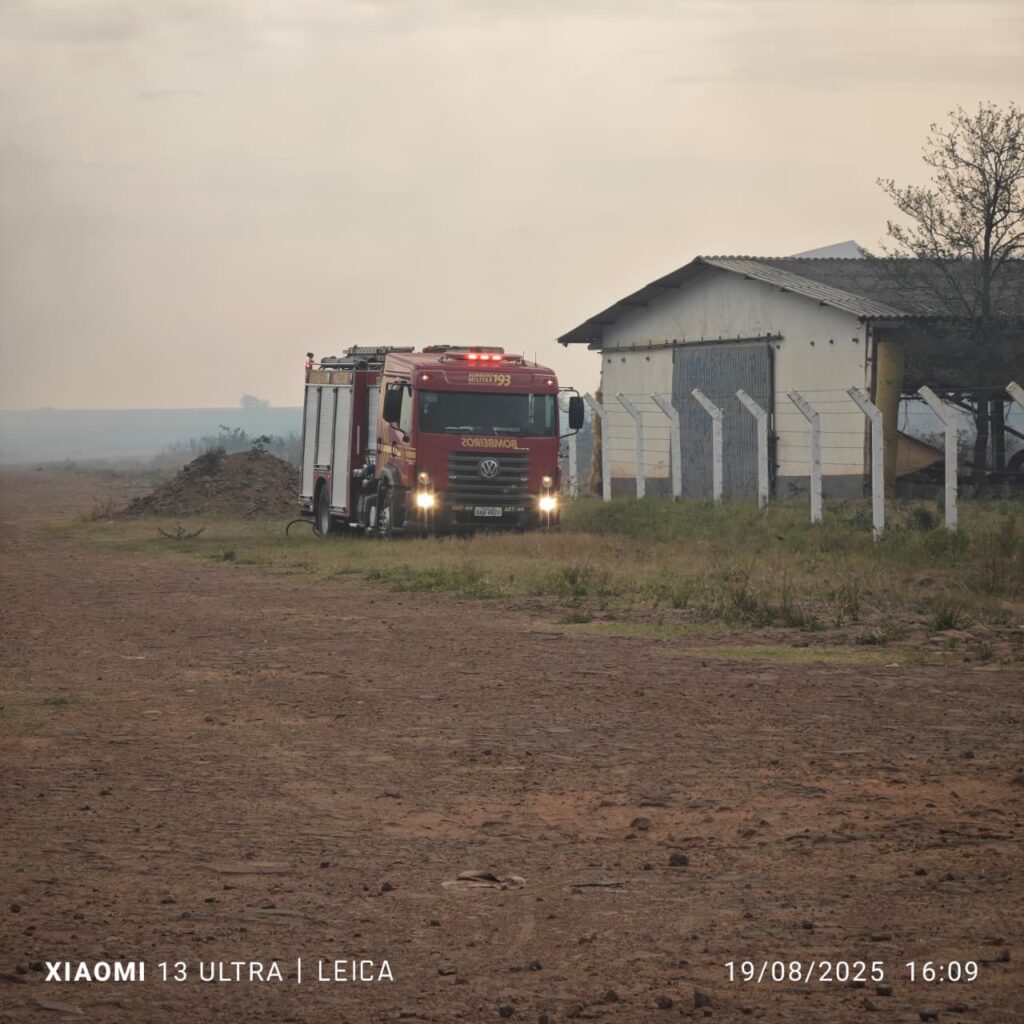 Incêndio de grandes proporções destrói vegetação nas proximidades da cidade em Amambai