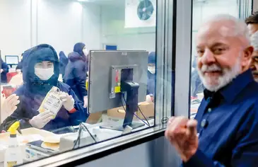 Lula defende Mais Médicos e relação com Cuba após sanção dos EUA