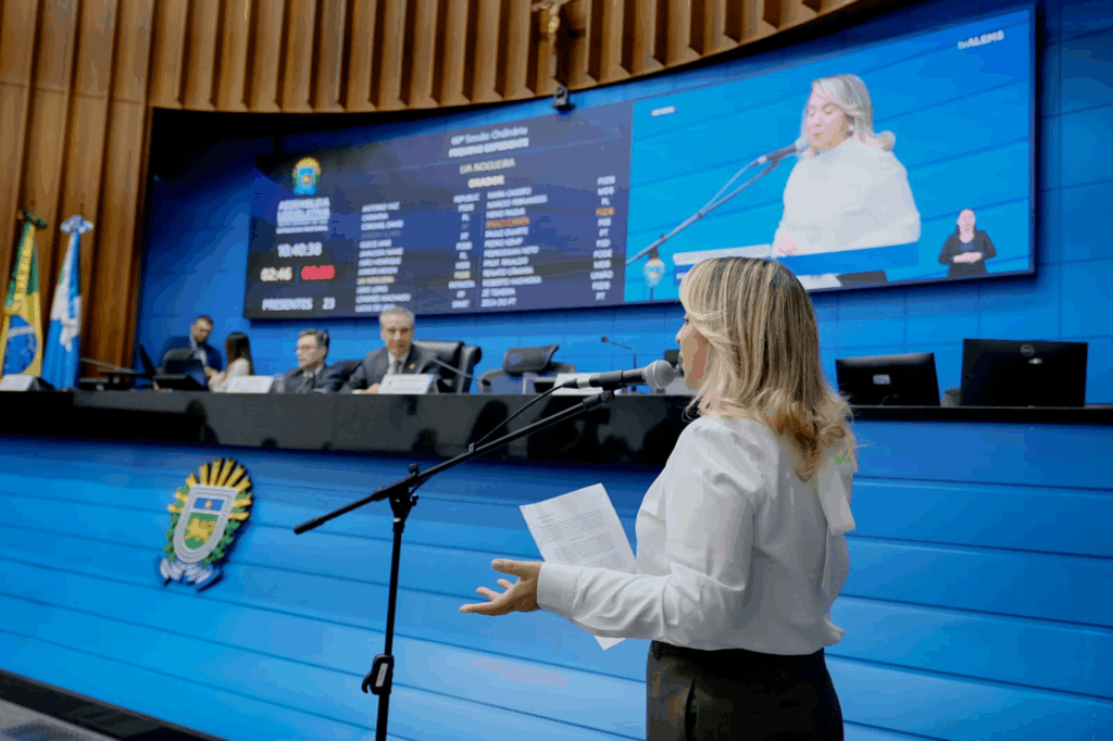 Ampliação do recapeamento em Dourados é proposto por Lia Nogueira
