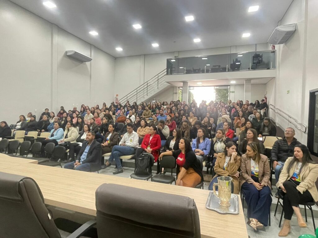 Paranhos: Vereador Milton participa da palestra Autismo em Pauta