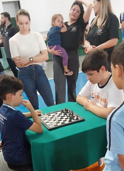 Escola 4 de Abril é campeã dos Jogos Escolares 2025 em Sete Quedas