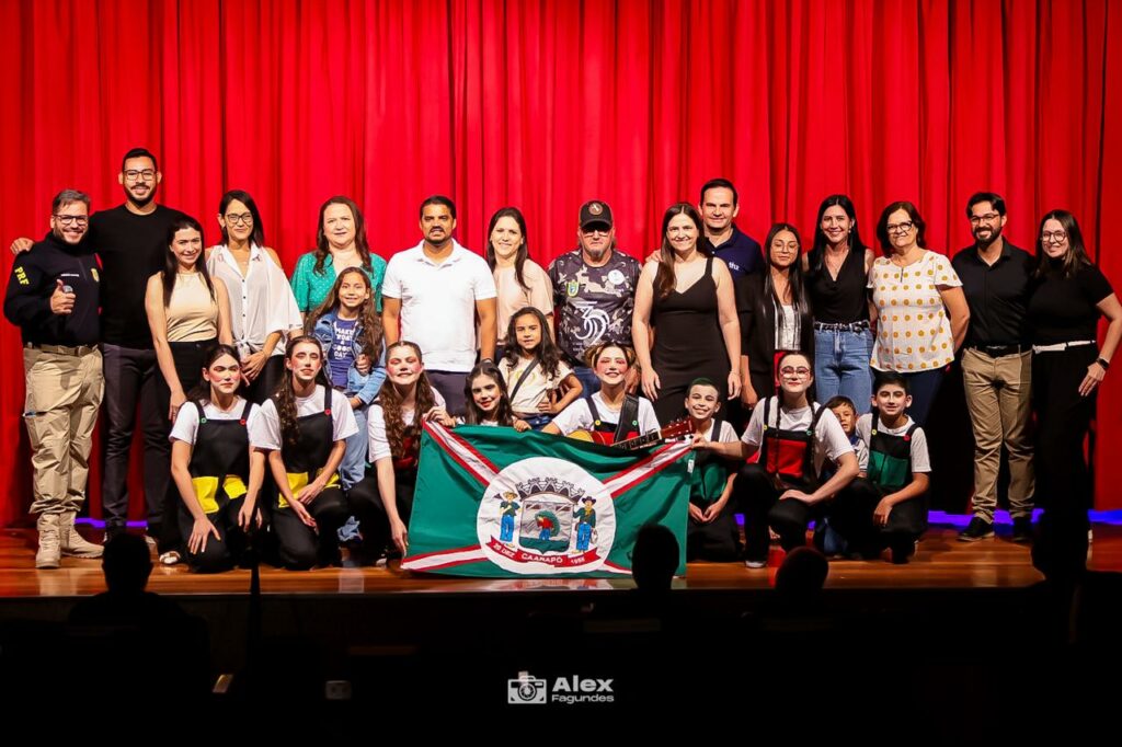 Vice-prefeita de Caarapó, Jéssica Valério representa a prefeita Lurdes no 15º FETRAN/MS Vice-prefeita de Caarapó, Jéssica Valério representa a prefeita Lurdes no 15º FETRAN/MS