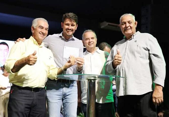 Prefeitos do Cone Sul prestigiam filiação de Reinaldo Azambuja ao PL de Jair Bolsonaro Prefeitos do Cone Sul prestigiam filiação de Reinaldo Azambuja ao PL de Jair Bolsonaro