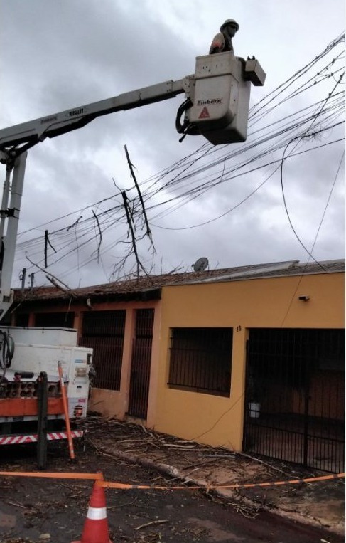 Energisa emite nota sobre trabalhos de reparos em Amambai após temporal