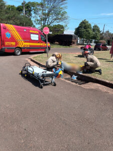 Jovem fica ferido em acidente entre carro e moto em Amambai