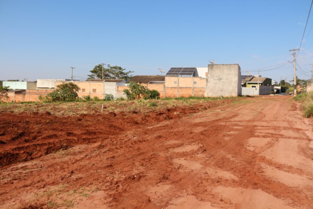 Mundo Novo abre ruas e avança em projeto habitacional no Parque das Araras