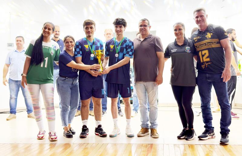 Escola 4 de Abril é campeã dos Jogos Escolares 2025 em Sete Quedas