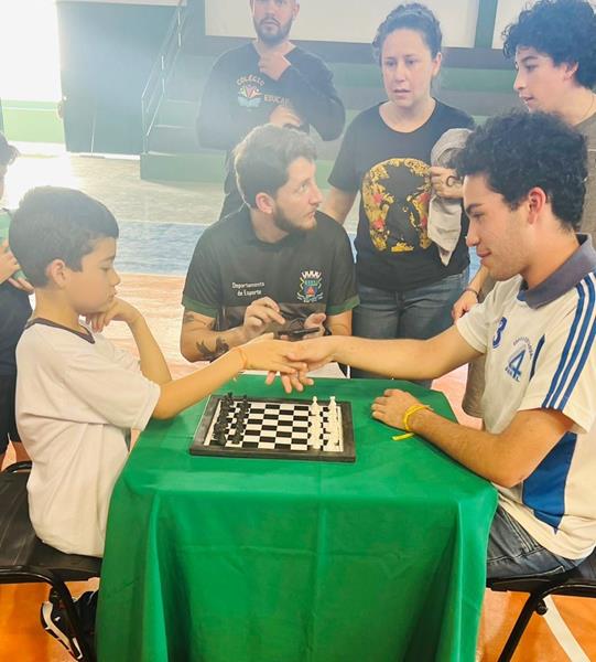 Escola 4 de Abril é campeã dos Jogos Escolares 2025 em Sete Quedas