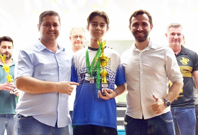 Escola 4 de Abril é campeã dos Jogos Escolares 2025 em Sete Quedas