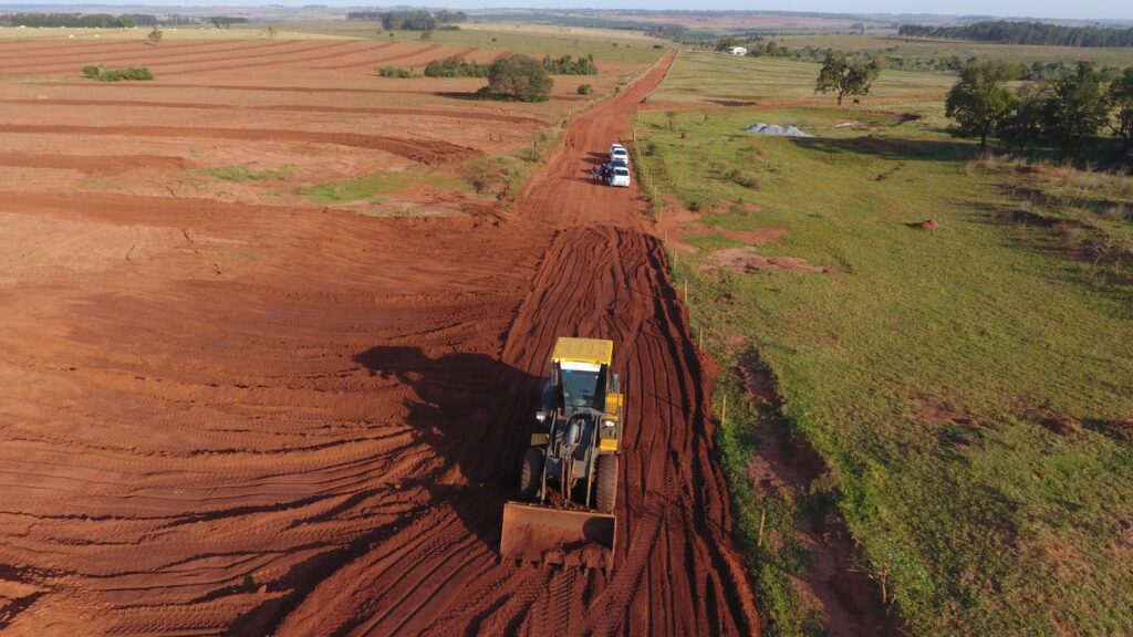 Secretaria de Obras de Iguatemi trabalha na recuperação da estrada rural na região do Chiquilin Secretaria de Obras de Iguatemi trabalha na recuperação da estrada rural na região do Chiquilin