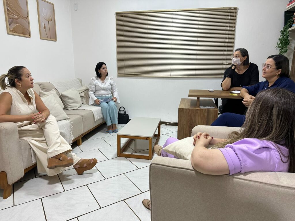 Lia Nogueira aproxima famílias atípicas da lei do desconto no IPVA