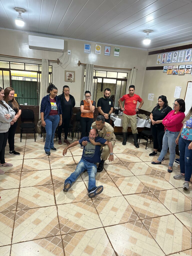 Curso de Primeiros Socorros capacita colaboradores da APAE de Paranhos com apoio do Corpo de Bombeiros de Amambai